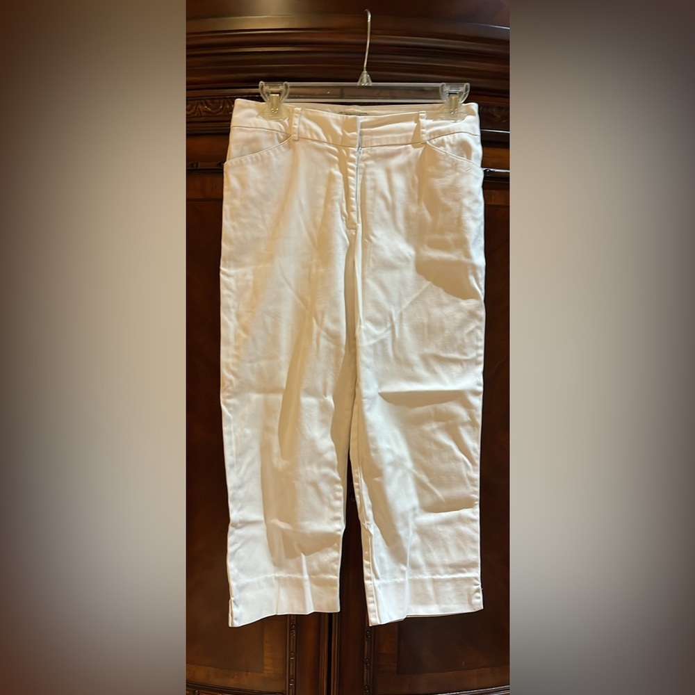 St. Johnโs Bay Ladies White Capris Sz 4 with Stretch - Picture 6 of 7